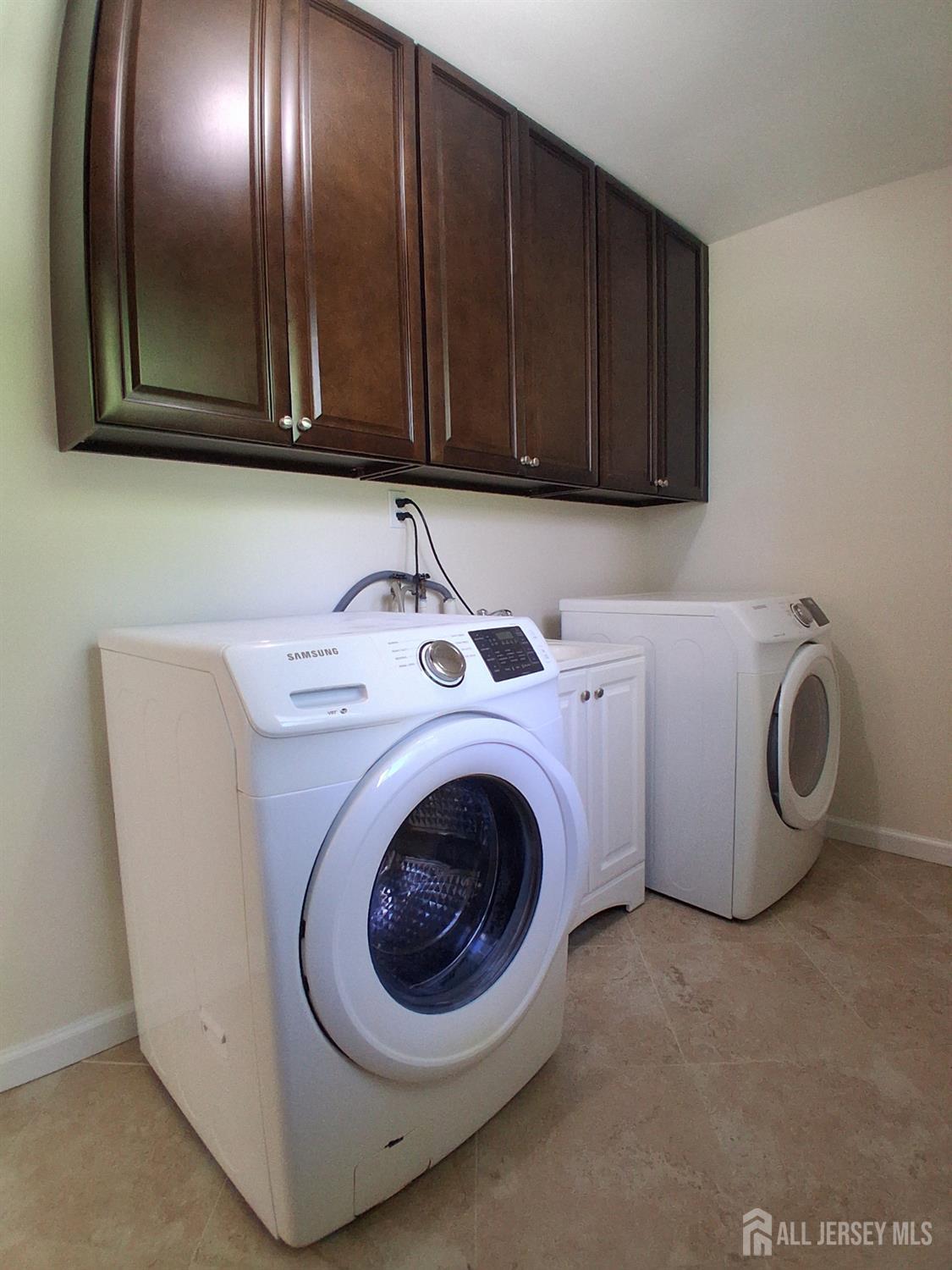 6 Flower Road Somerset, NJ 08873 - Photo 7 of 20 Gallery Image 7