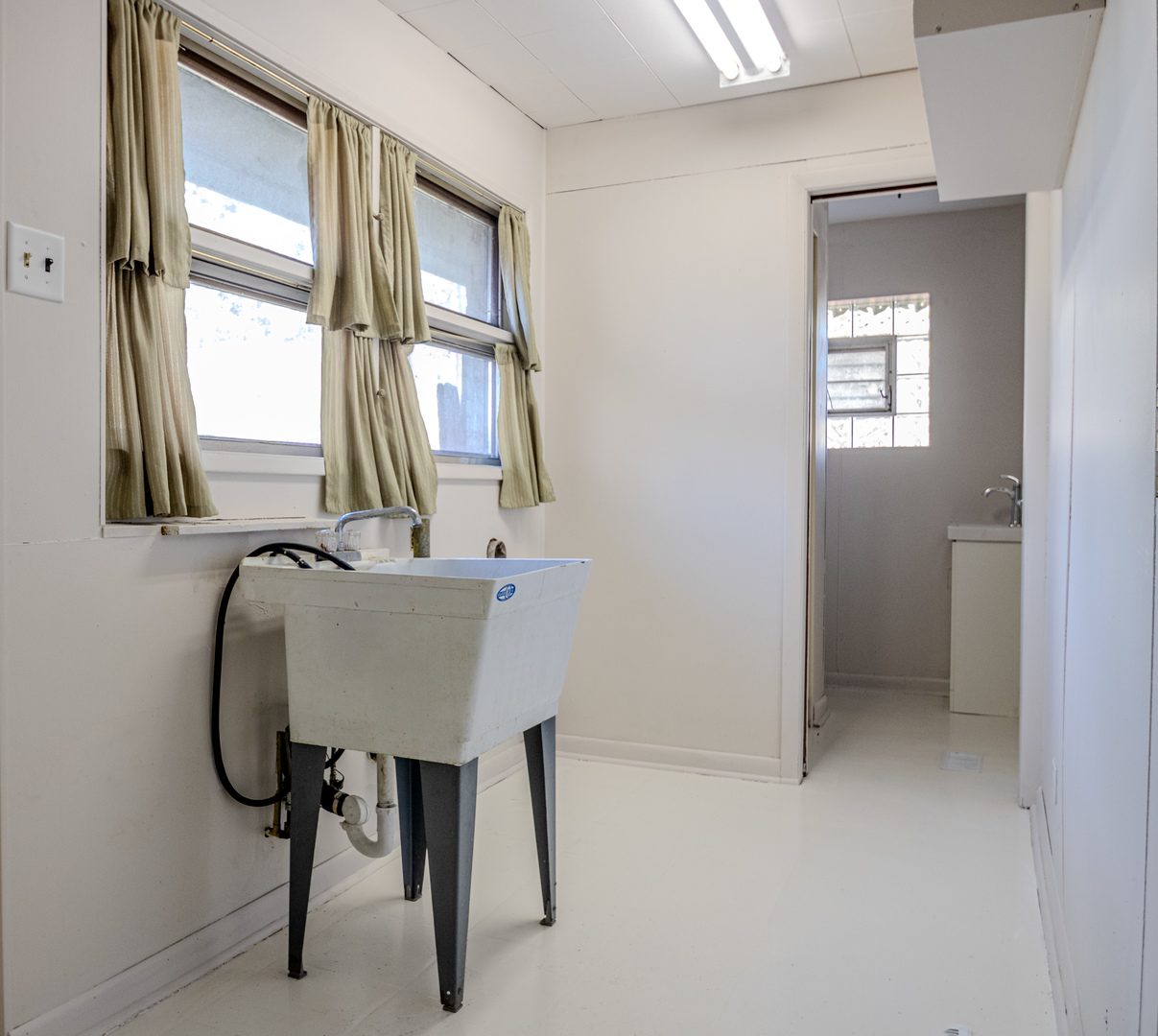 15547 Drexel Avenue Dolton, IL 60419 - Photo 17 of 18 a view of a chair and window in a room