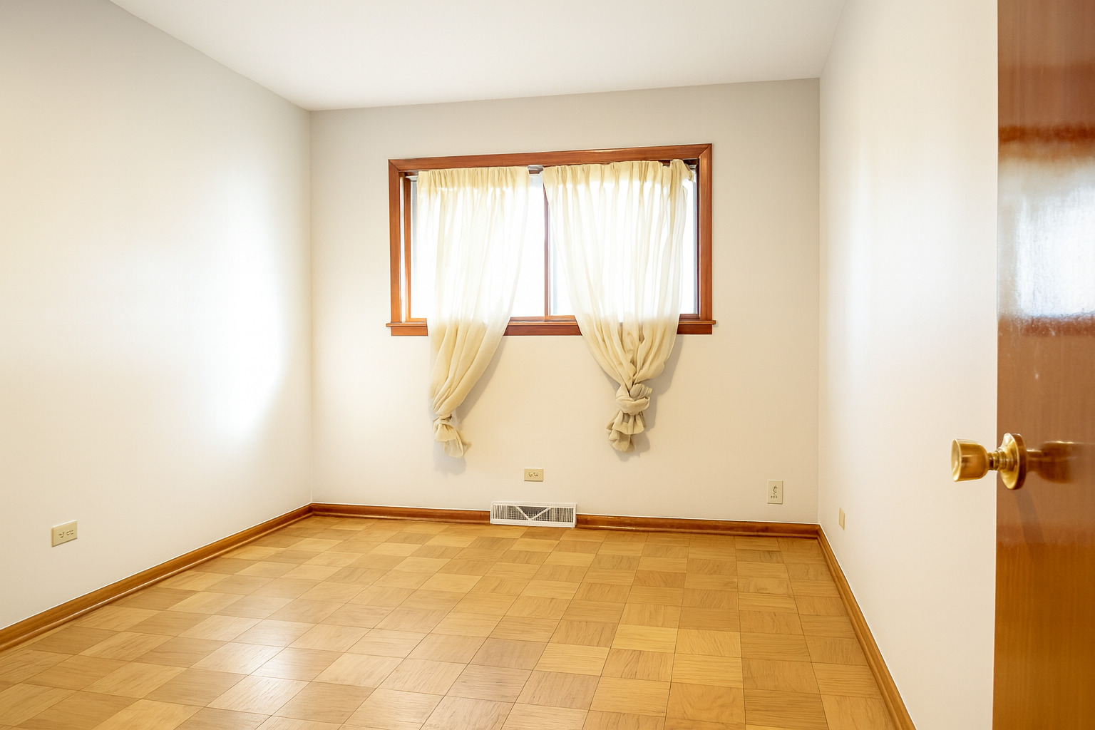 15547 Drexel Avenue Dolton, IL 60419 - Photo 6 of 18 an empty room with a window