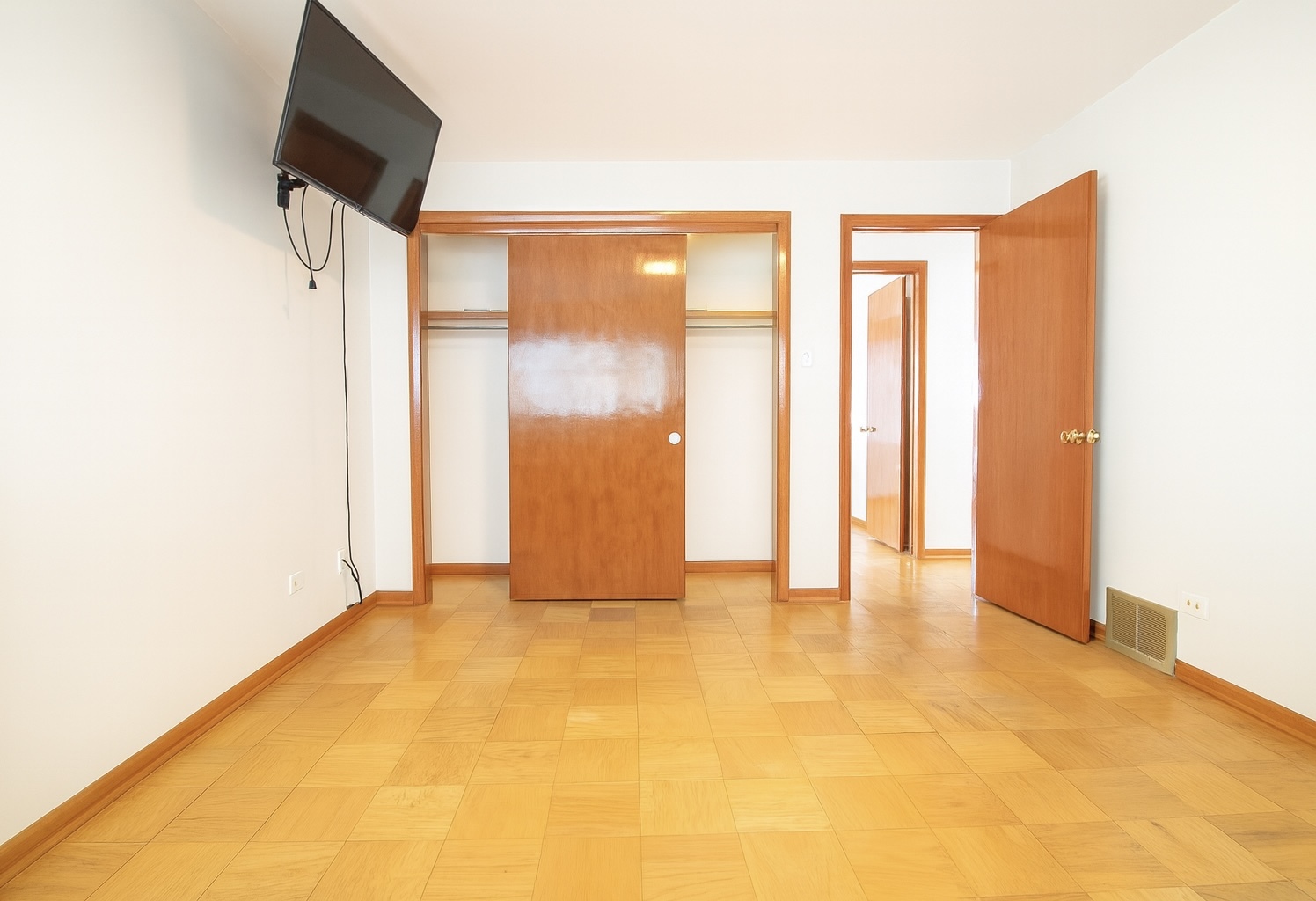 15547 Drexel Avenue Dolton, IL 60419 - Photo 7 of 18 a view of an empty room with a window