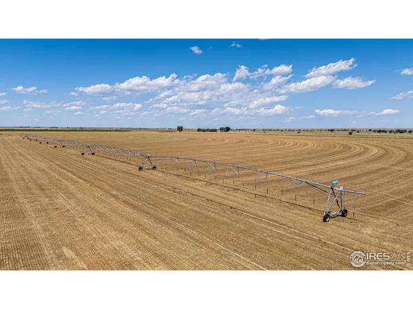 a picture of a tennis court