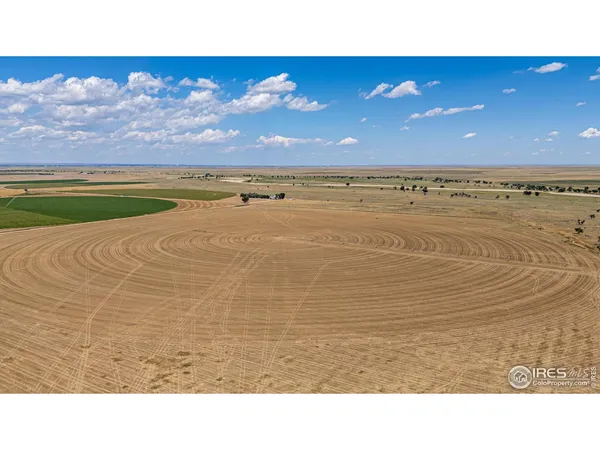 a black and white photo of a room