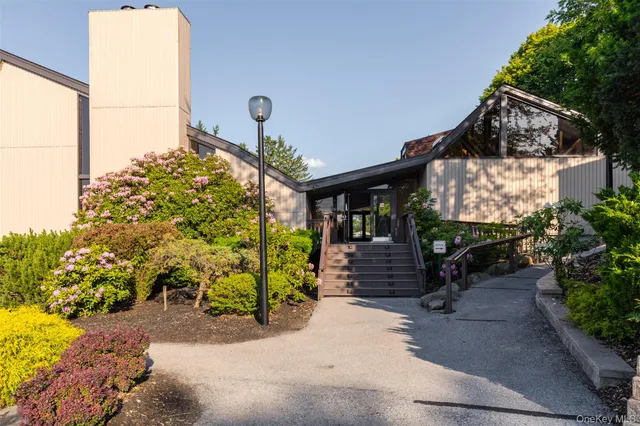 $320,000 | 2206 Mulberry Court, Poughkeepsie, NY 12603