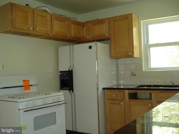 13009 Freeland Road Rockville, MD 20853 - Photo 4 of 24 Kitchen