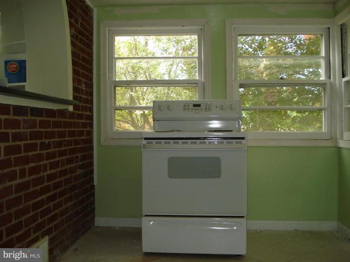 13009 Freeland Road Rockville, MD 20853 - Photo 6 of 24 Sunroom