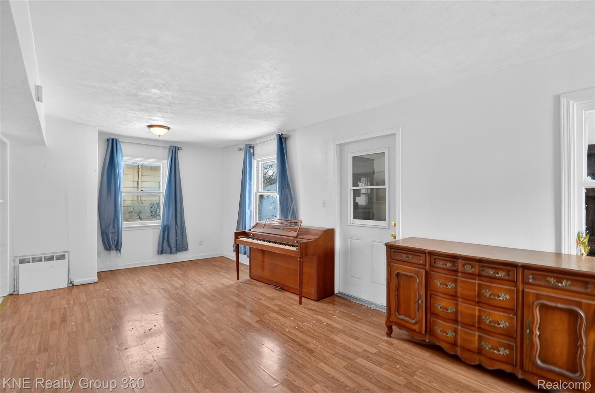 4928 Hughes Road Lansing, MI 48910 - Photo 13 of 35 Sitting room with light wood-style floors and radiator heating unit