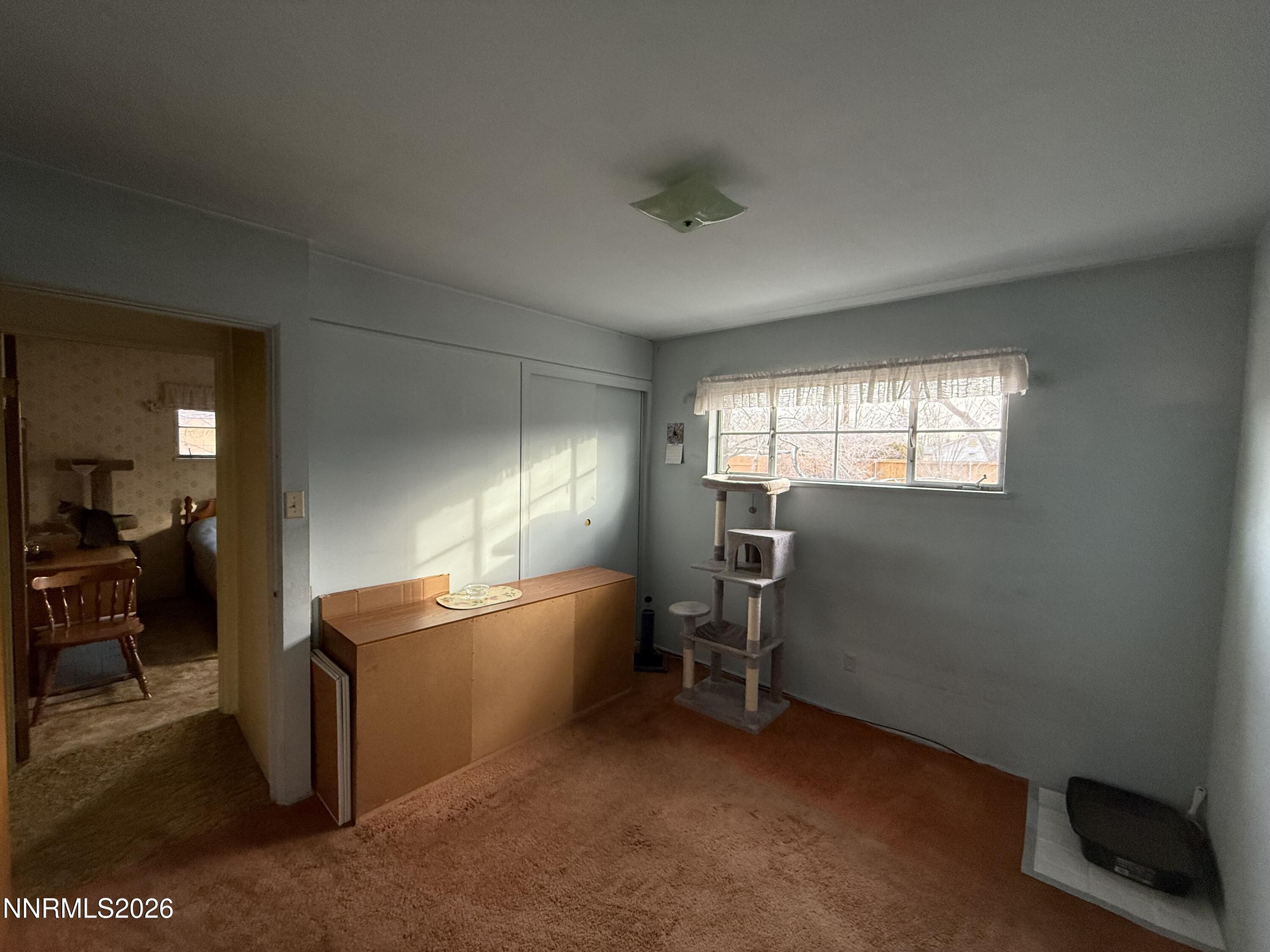 870 Capitol Hill Avenue Reno, NV 89502 - Photo 11 of 24 a room with furniture and window