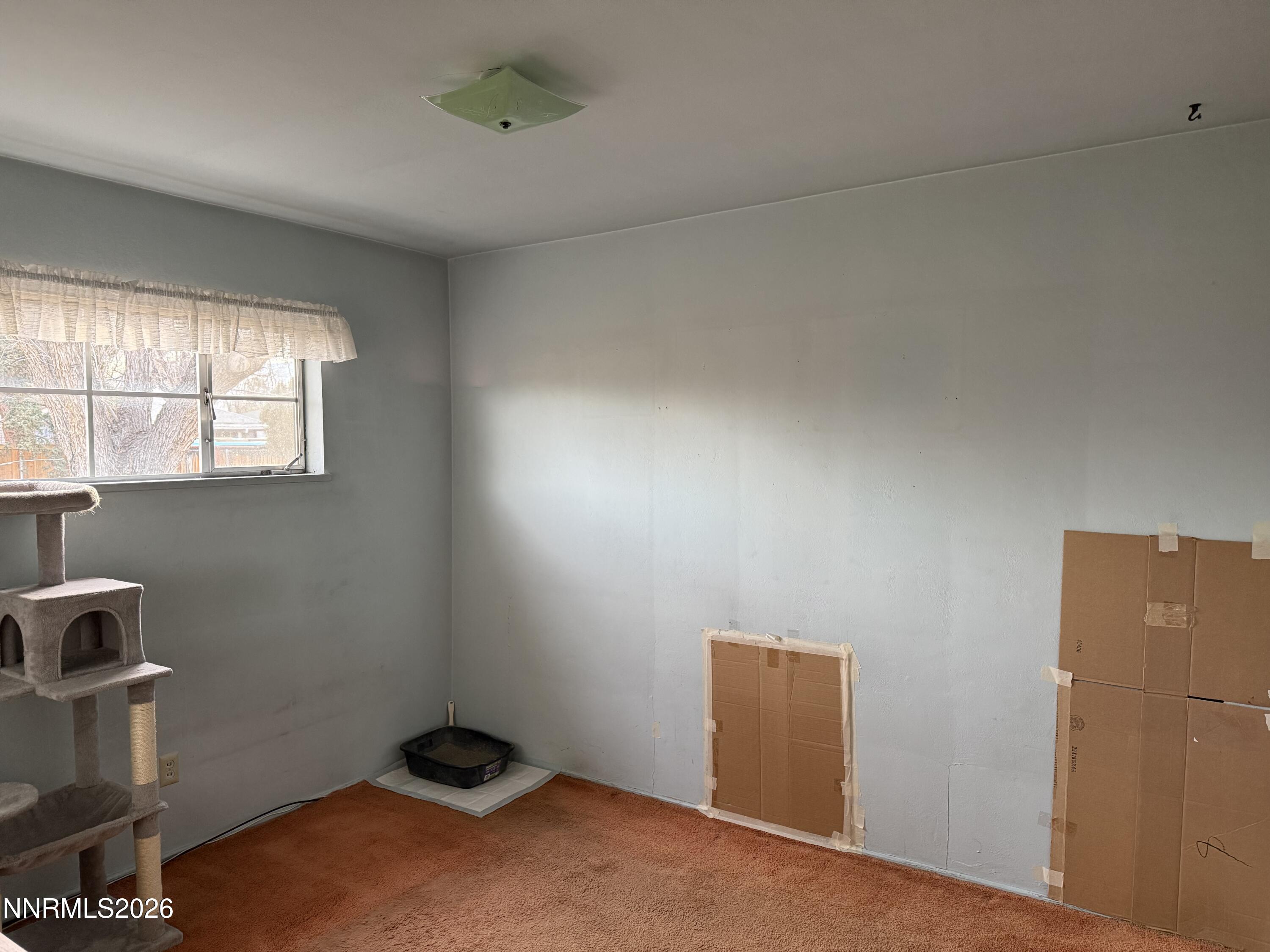 870 Capitol Hill Avenue Reno, NV 89502 - Photo 12 of 24 a room with closet and window