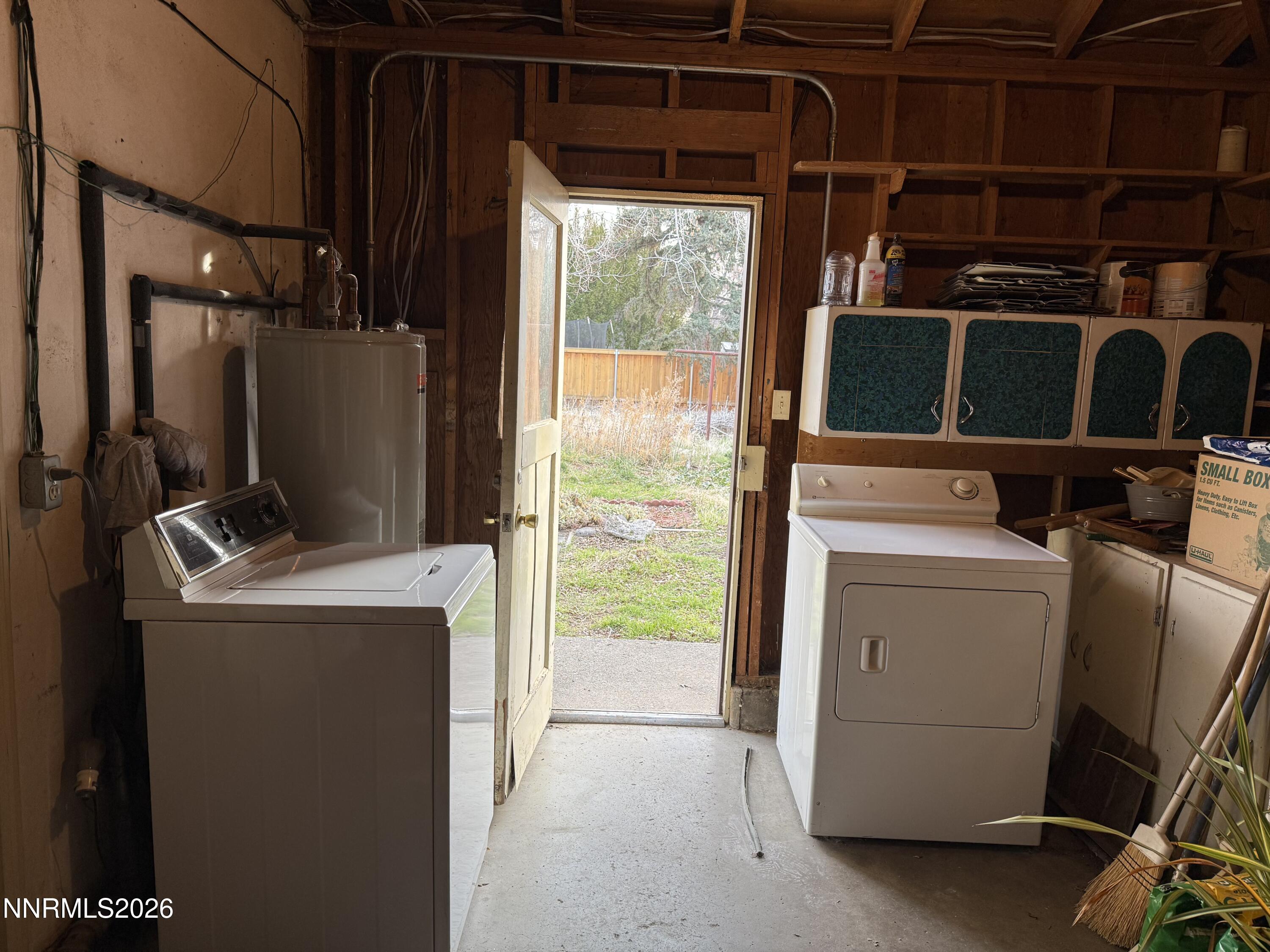 870 Capitol Hill Avenue Reno, NV 89502 - Photo 16 of 24 a view of storage and utility room with washer and dryer