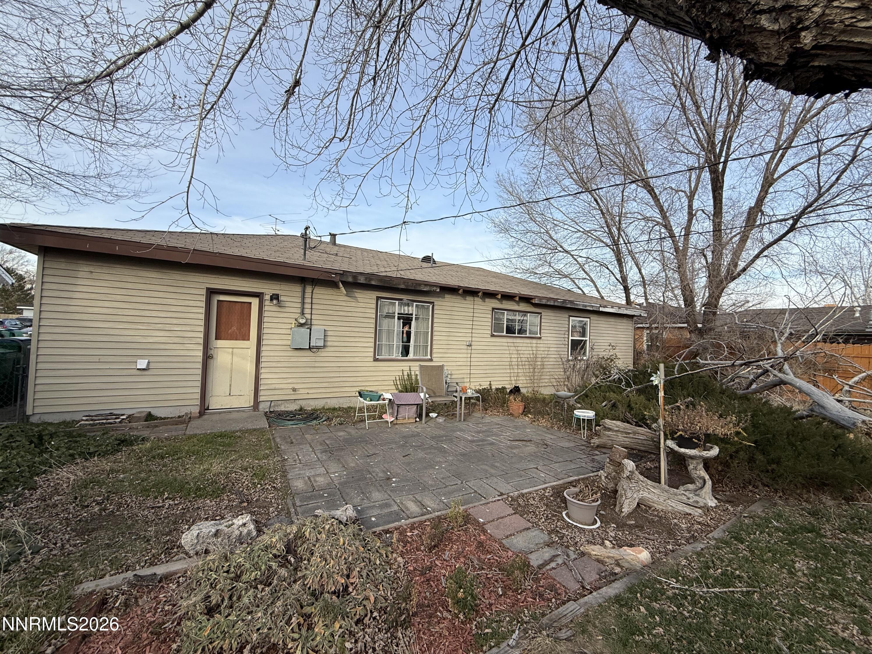 870 Capitol Hill Avenue Reno, NV 89502 - Photo 18 of 24 a backyard of a house with yard and outdoor seating