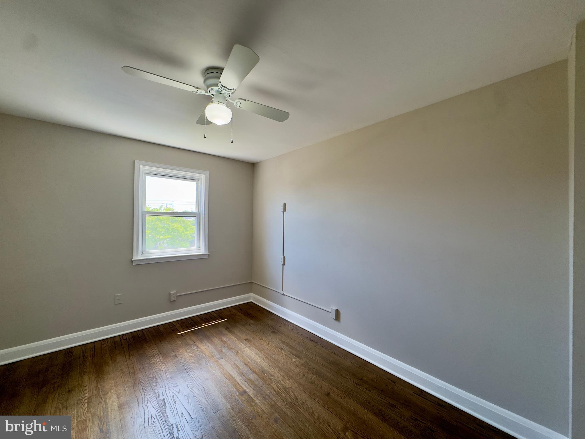 433 Oakwood Road Baltimore, MD 21222 - Photo 3 of 17
