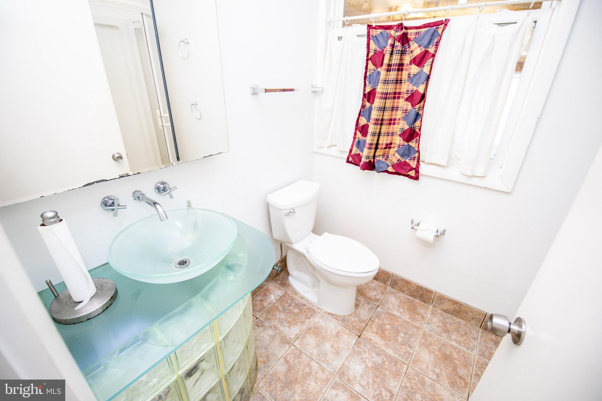 15406 Riding Stable Road Laurel, MD 20707 - Photo 20 of 62 Hallway Bathroom
