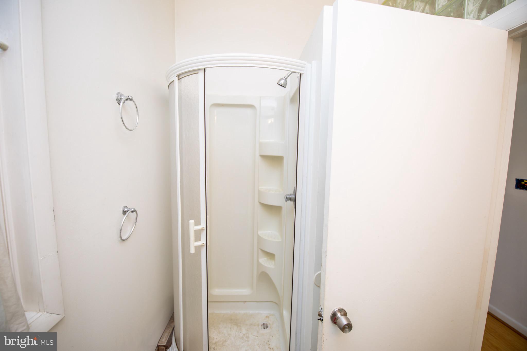 15406 Riding Stable Road Laurel, MD 20707 - Photo 21 of 62 Hallway bathroom