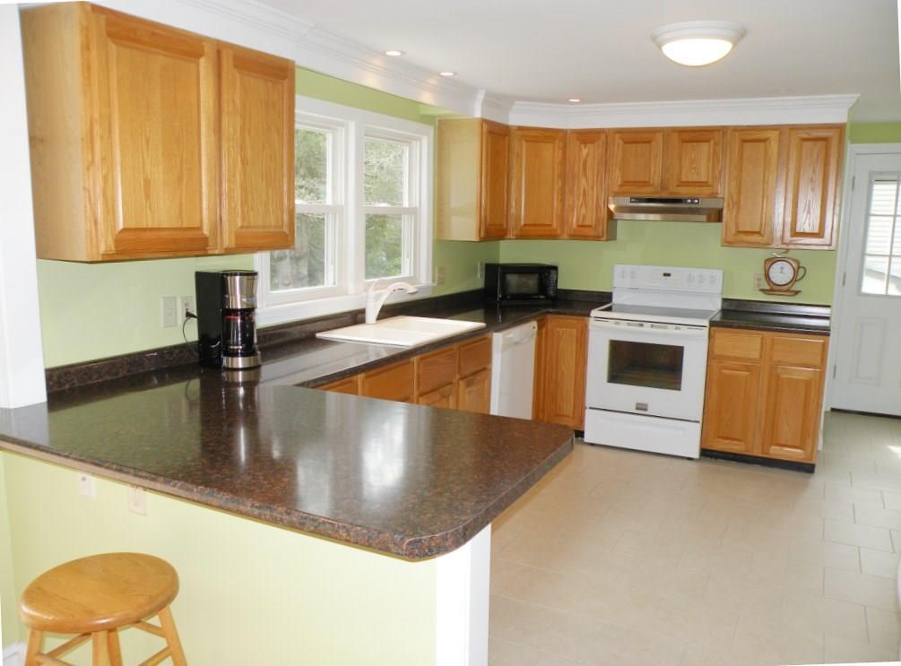 New Kitchen with breakfast bar