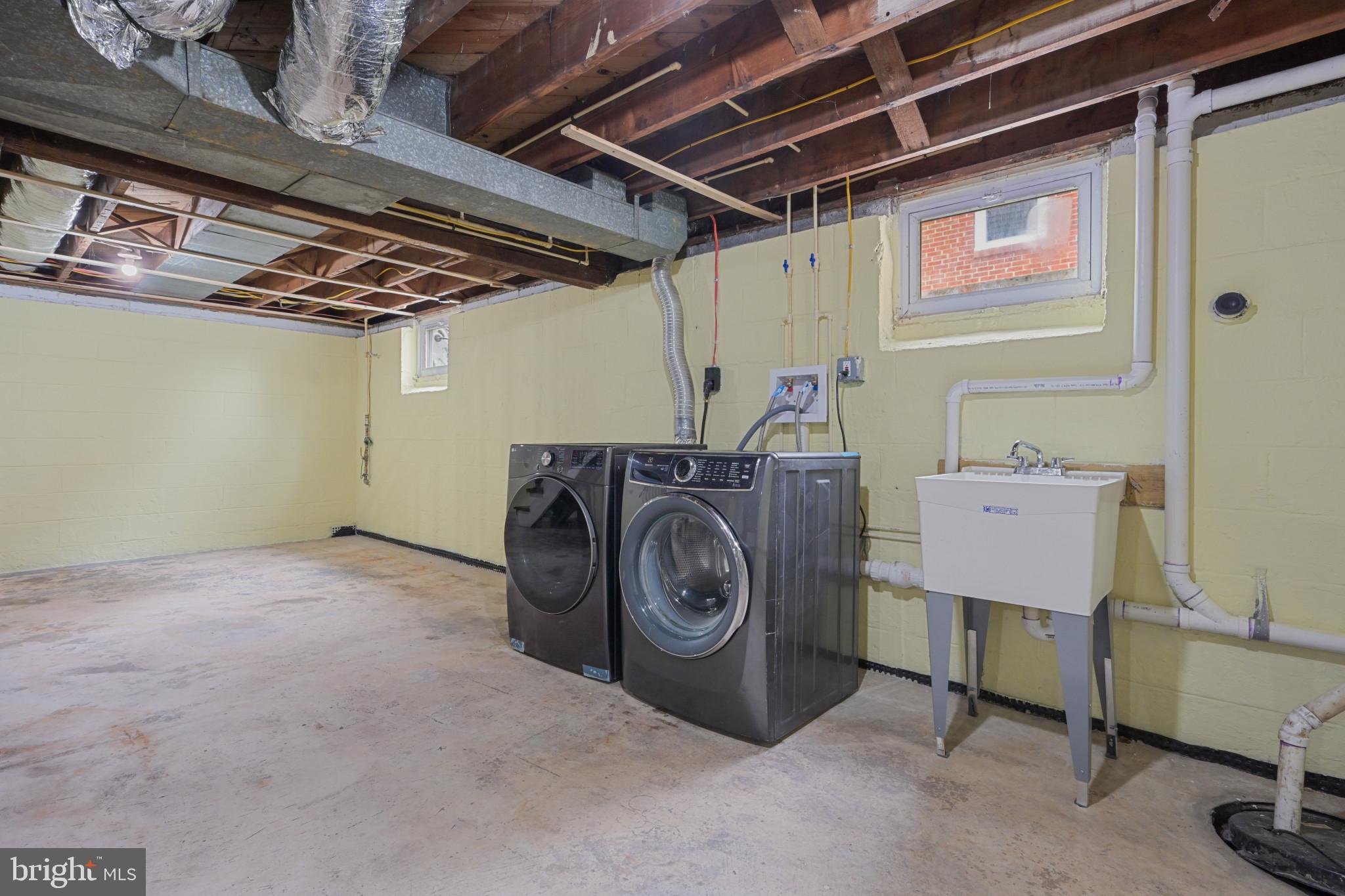 323 Wye Road Essex, MD 21221 - Photo 31 of 35 a utility room with dryer and washer
