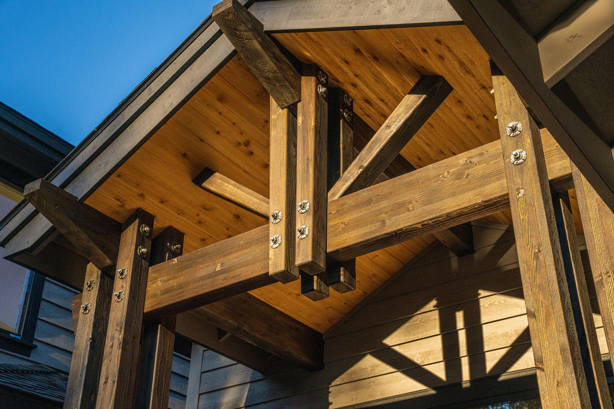 56337 Mirror Rock Loop, Unit 334 Bend, OR 97707 - Photo 4 of 34 Signature custom beam and truss entry