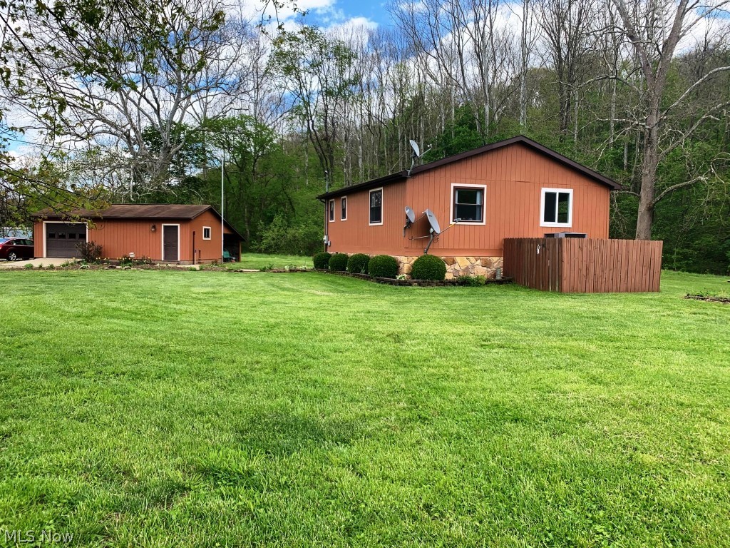250 Radabaugh Road Marietta, OH 45750 - Photo 4 of 28 Right Side View