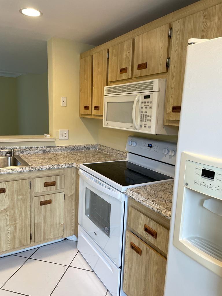 81 Southwest 3rd Street, Unit 81 Pompano Beach, FL 33060 - Photo 11 of 36