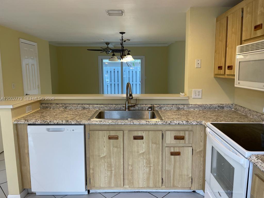 81 Southwest 3rd Street, Unit 81 Pompano Beach, FL 33060 - Photo 8 of 36