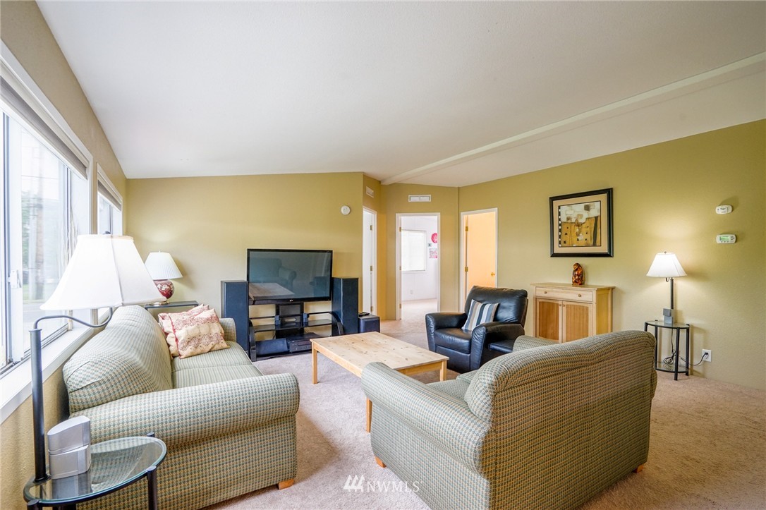 4715 Alderson Road Blaine, WA 98230 - Photo 5 of 25 Gallery Image 5