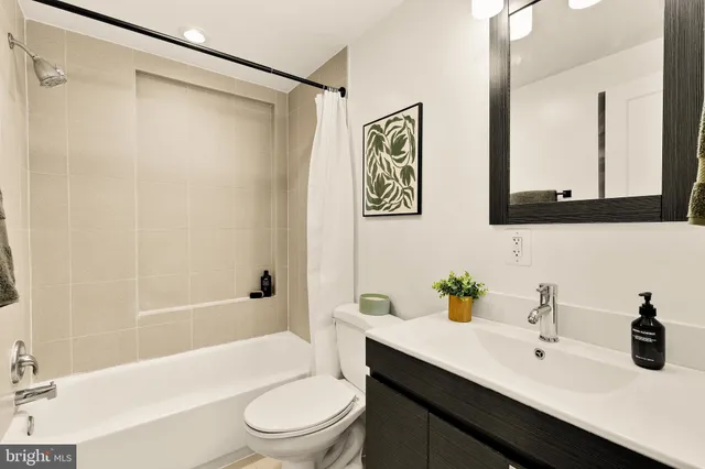 $425,000 | 1314 Massachusetts Avenue Northwest, Unit 703, Washington, DC 20005