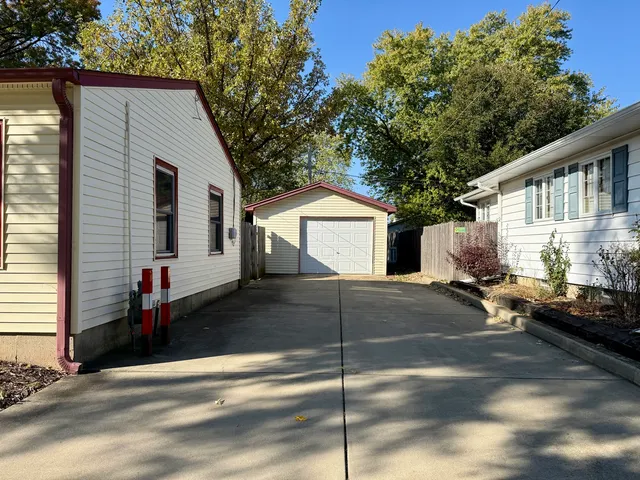 $245,000 | 905 Brentwood Drive, Joliet, IL 60435