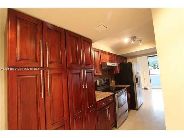 $2,500 | 21075 Northeast 34th Avenue, Unit 1032, Aventura, FL 33180