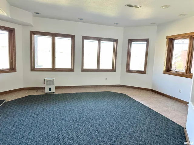 $399,900 | 112 Lonergan Lane, Jacksonville, IL 62650