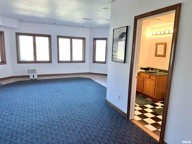 $399,900 | 112 Lonergan Lane, Jacksonville, IL 62650