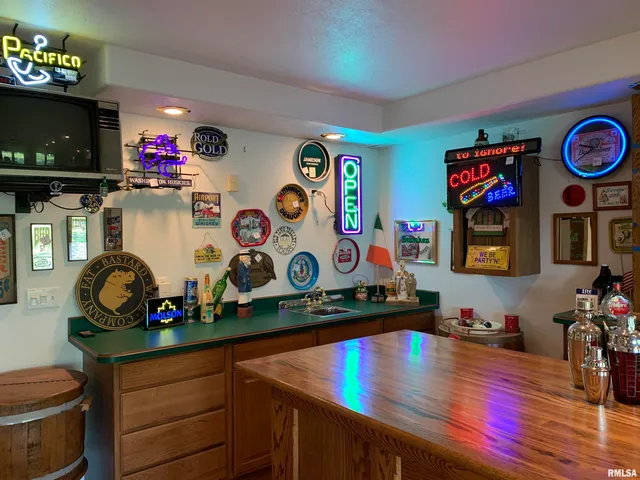 $399,900 | 112 Lonergan Lane, Jacksonville, IL 62650