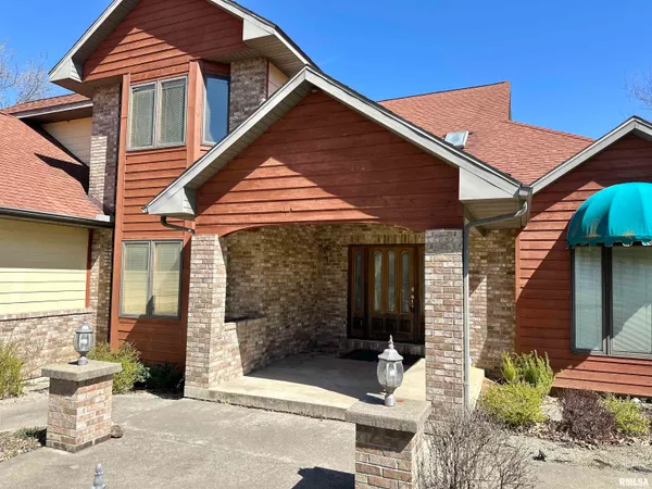 $399,900 | 112 Lonergan Lane, Jacksonville, IL 62650