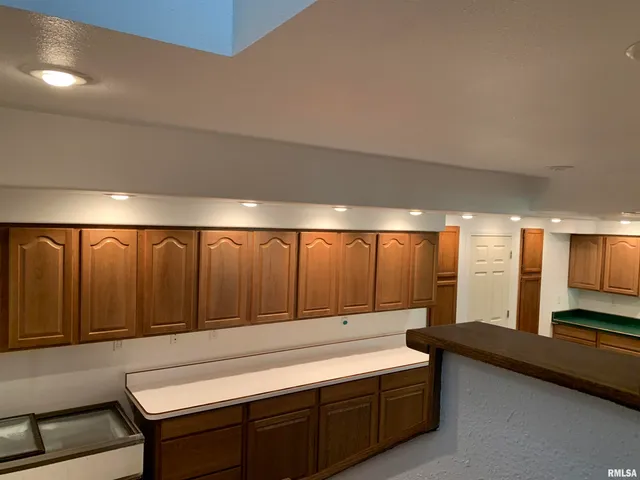 $399,900 | 112 Lonergan Lane, Jacksonville, IL 62650