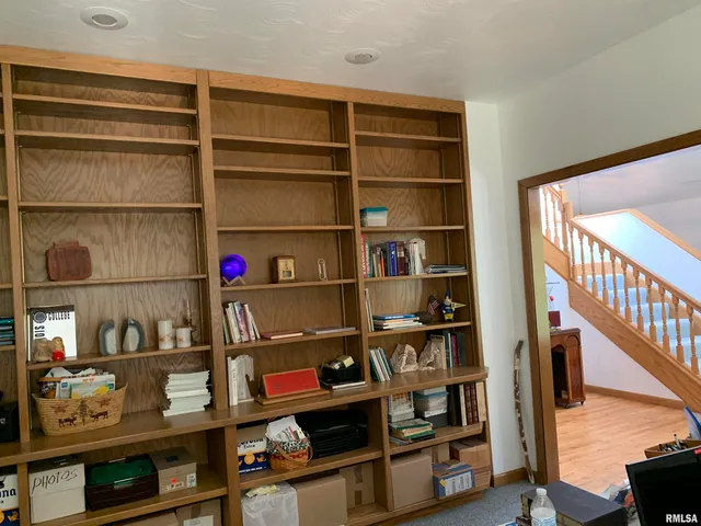 $399,900 | 112 Lonergan Lane, Jacksonville, IL 62650