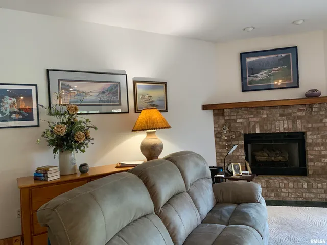 $399,900 | 112 Lonergan Lane, Jacksonville, IL 62650