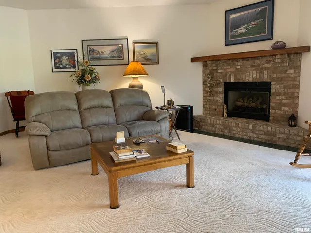 $399,900 | 112 Lonergan Lane, Jacksonville, IL 62650