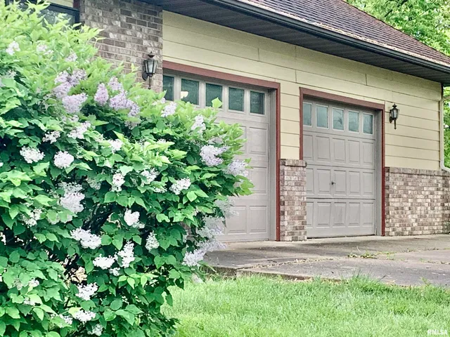 $399,900 | 112 Lonergan Lane, Jacksonville, IL 62650