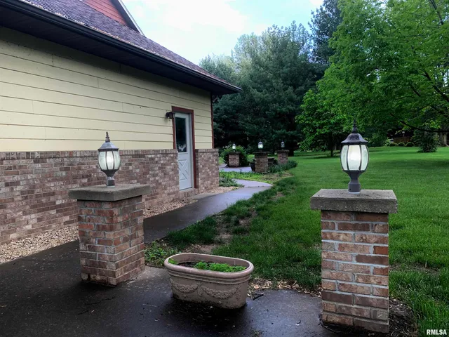 $399,900 | 112 Lonergan Lane, Jacksonville, IL 62650