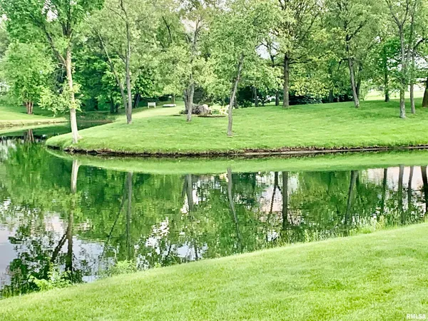 $399,900 | 112 Lonergan Lane, Jacksonville, IL 62650