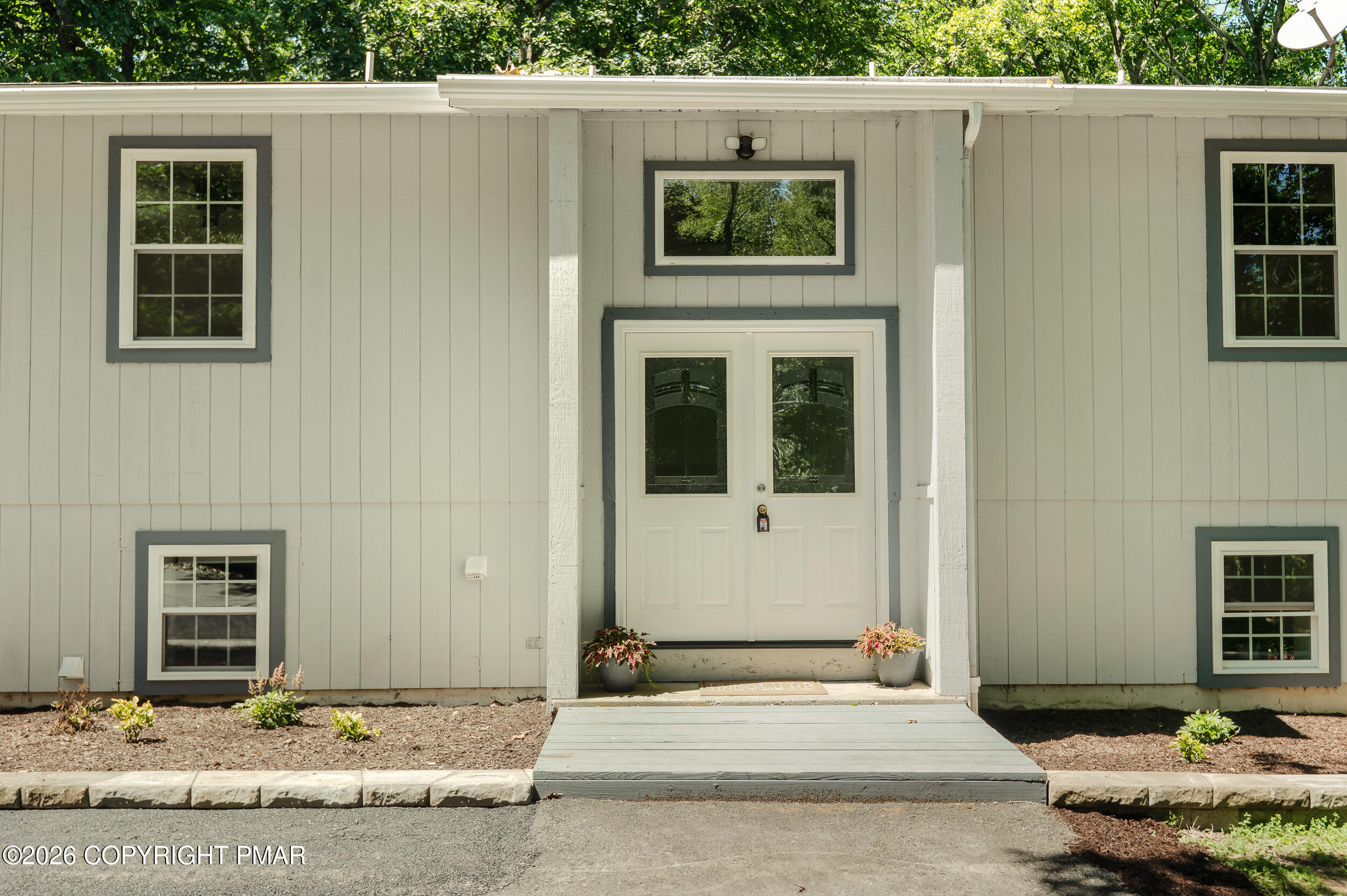5966 Decker Road Bushkill, PA 18324 - Photo 4 of 38 Front of House