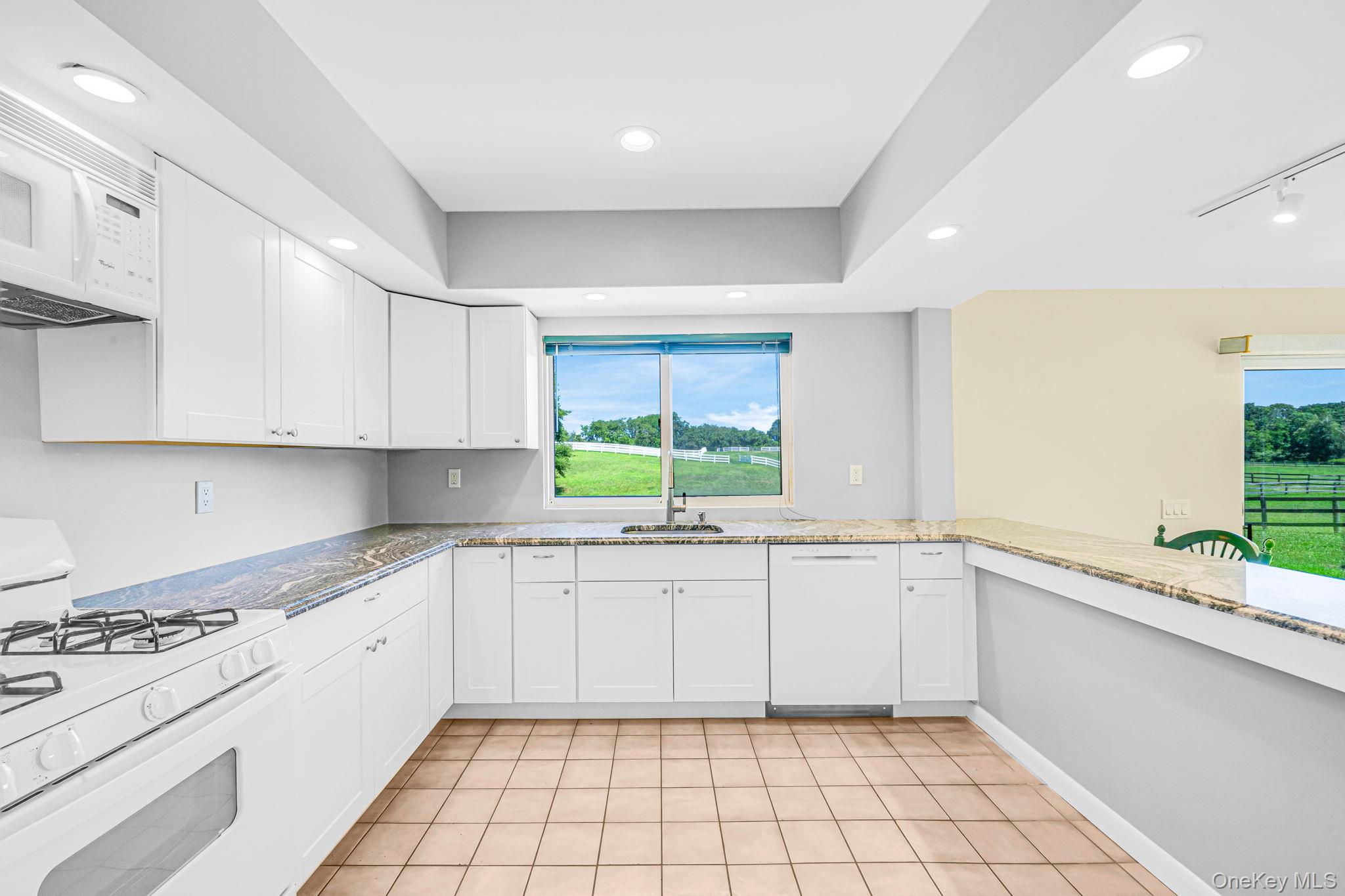 1394 Main Road Riverhead, NY 11901 - Photo 10 of 36 Gallery Image 10