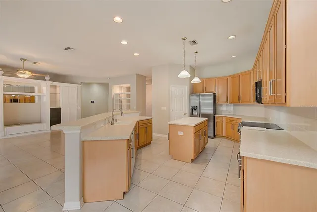 $880,000 | 5516 Garden Arbor Drive, Lutz, FL 33558