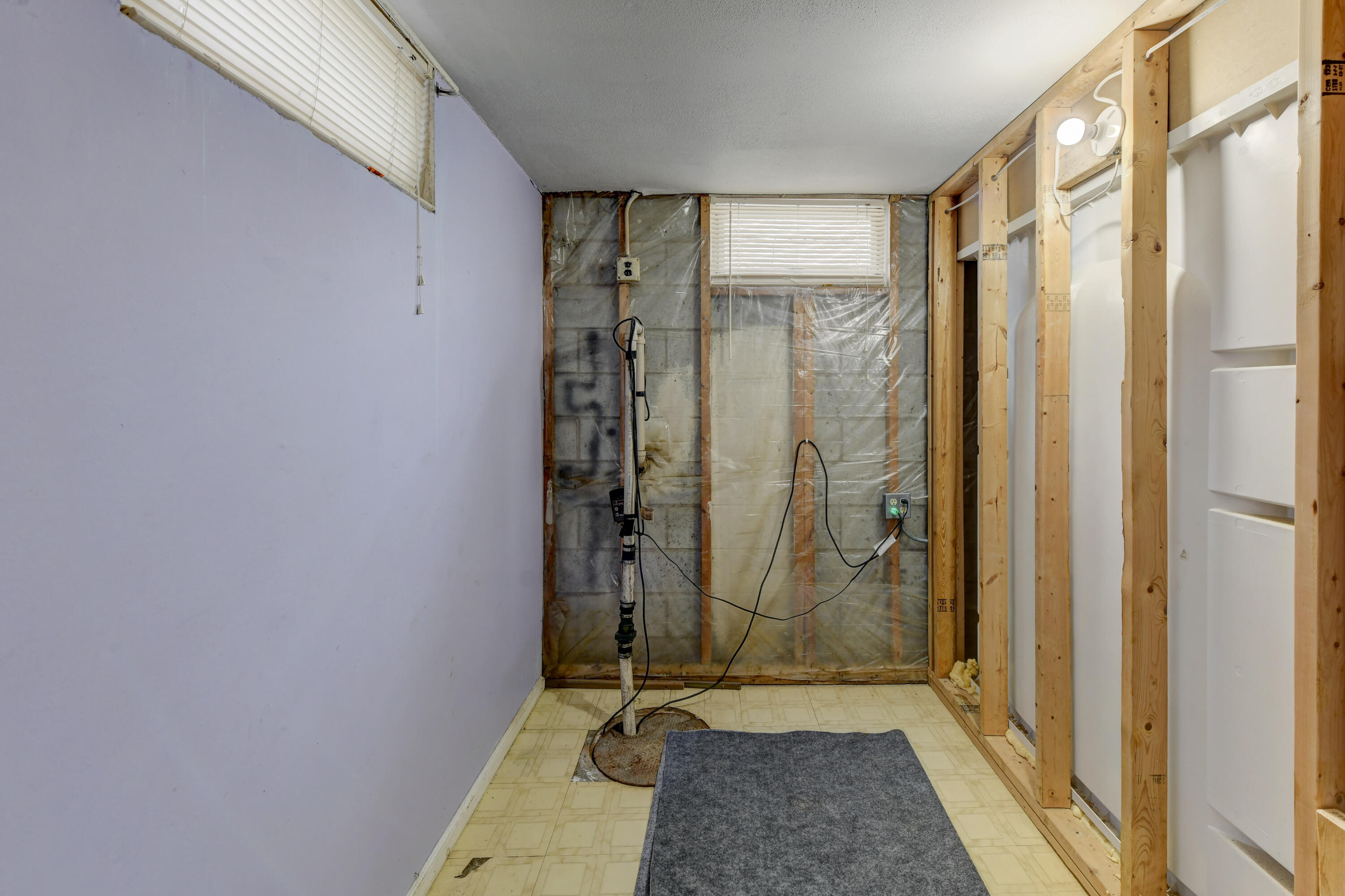 902 North Wood Street Griffith, IN 46319 - Photo 13 of 17 a bathroom with a shower