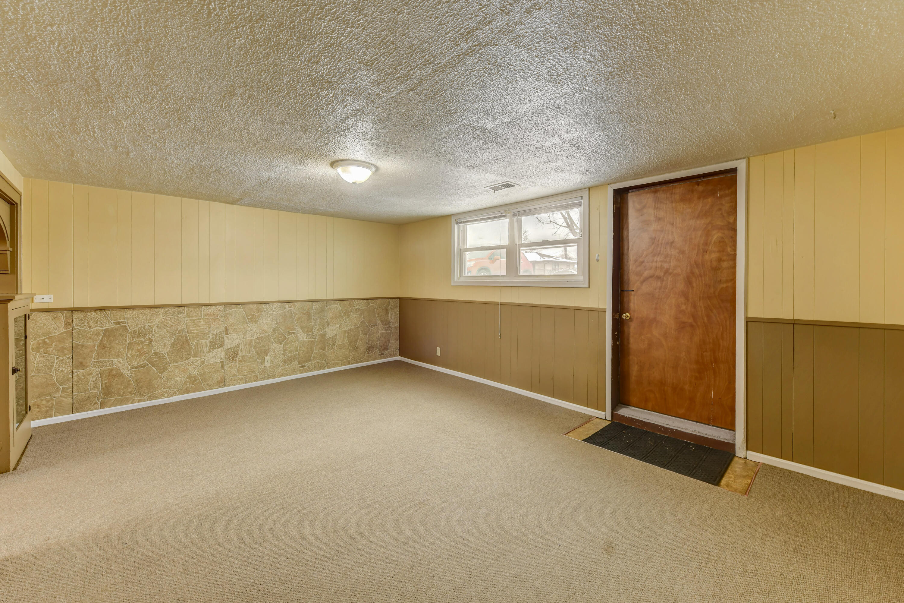 902 North Wood Street Griffith, IN 46319 - Photo 10 of 19 3000x2000