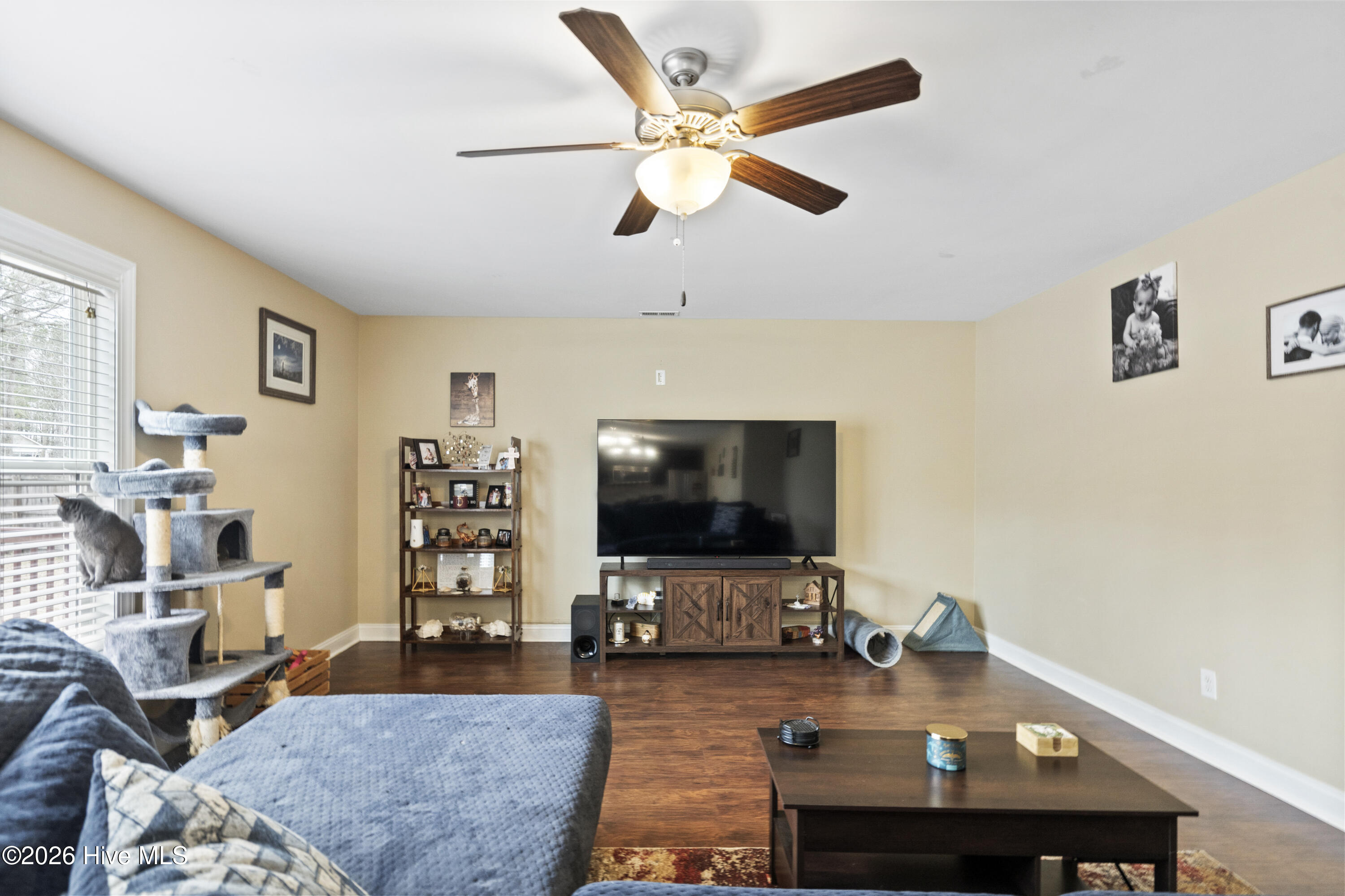 140 Pine Cove Road New Bern, NC 28562 - Photo 20 of 49 Living Room (3)