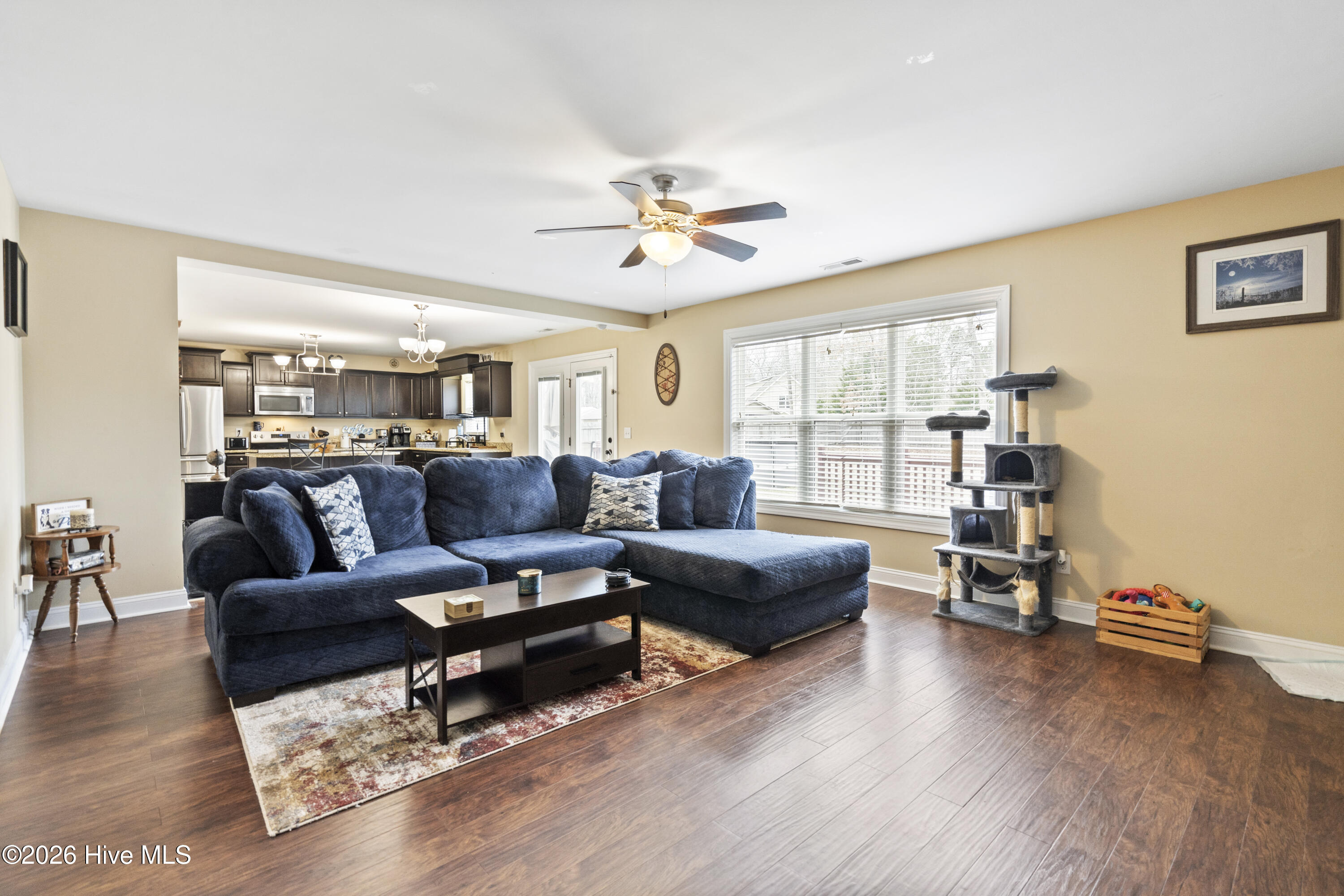 140 Pine Cove Road New Bern, NC 28562 - Photo 22 of 49 Living Room
