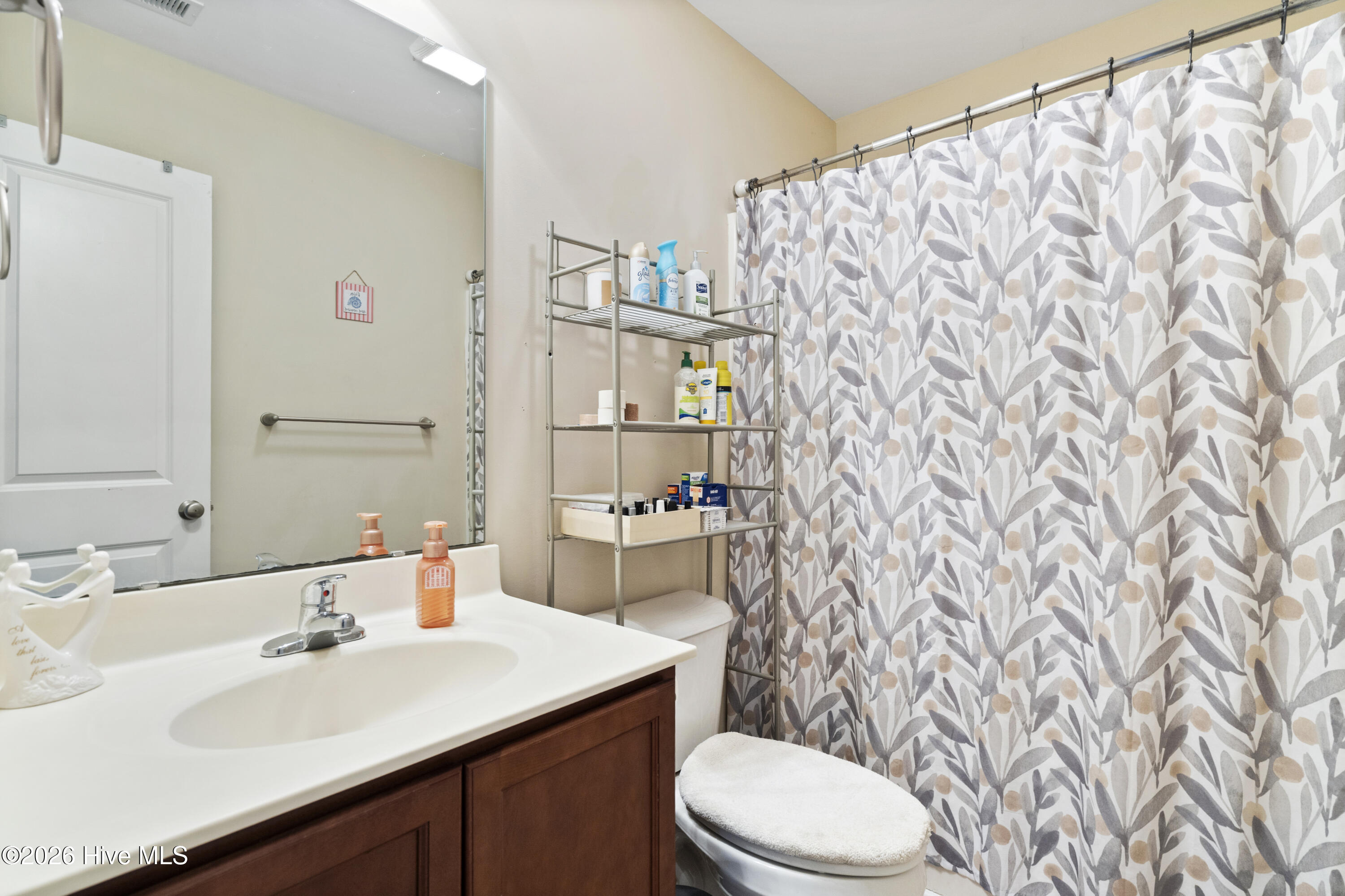 140 Pine Cove Road New Bern, NC 28562 - Photo 25 of 49 Guest Bathroom