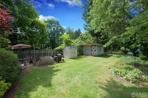 a view of a yard