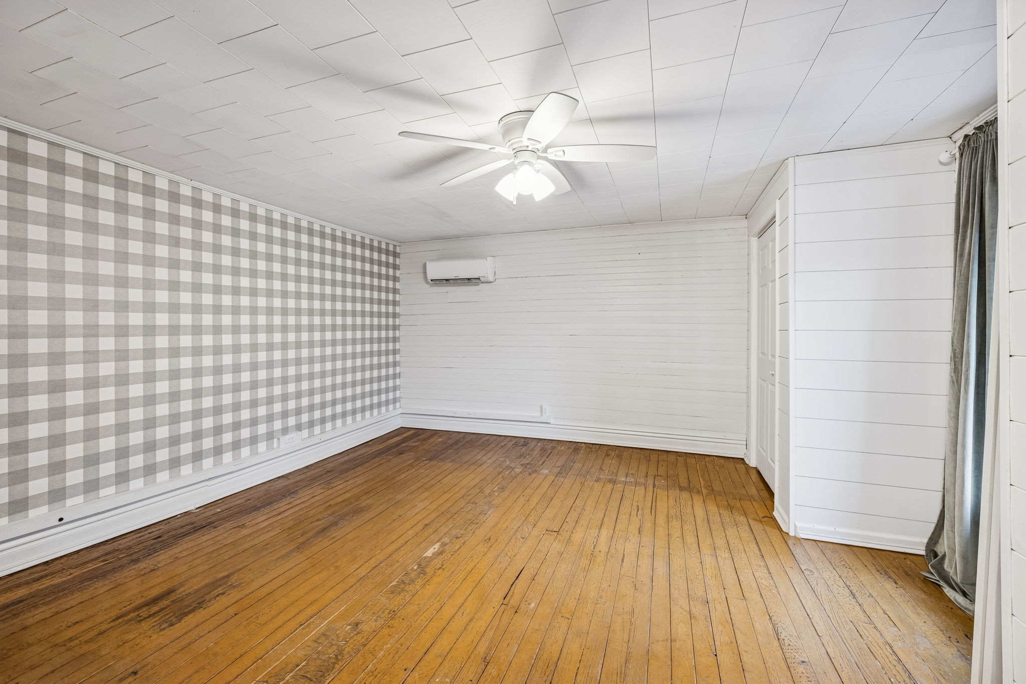 5360 Bunker Hill Road Pulaski, TN 38478 - Photo 46 of 69 a view of an empty room with wooden floor and a ceiling fan