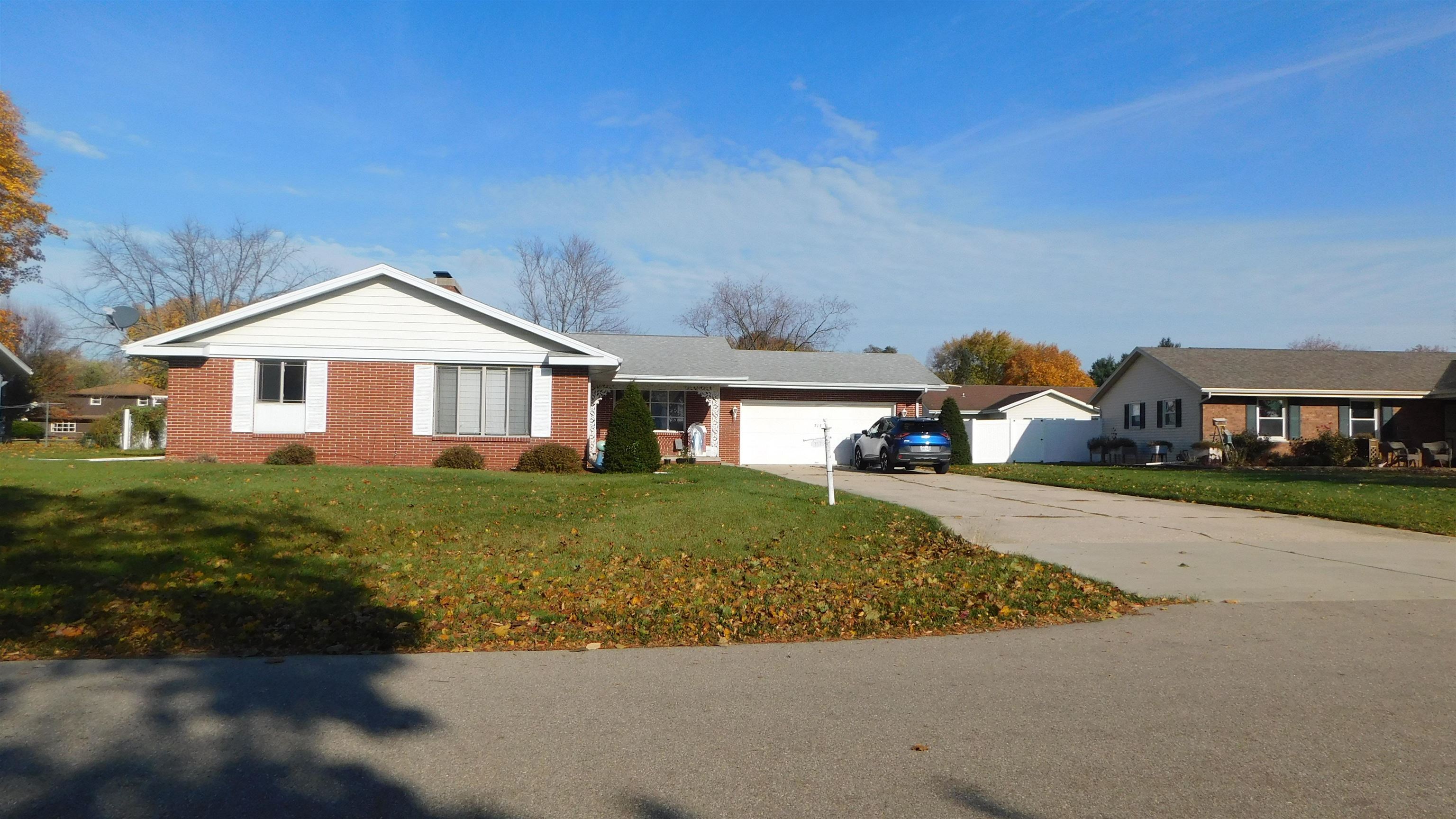 717 East Petunia Lane Beloit, WI 53511 - Photo 1 of 29