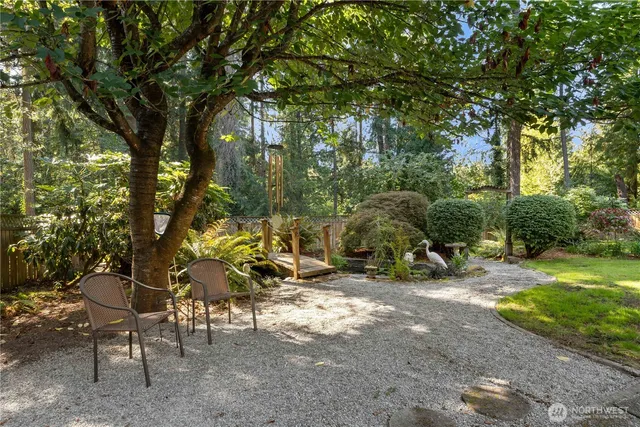 a view of a bench in a backyard